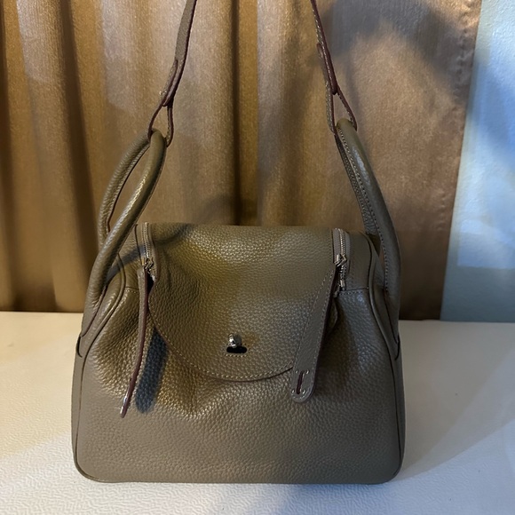 Elegant Olive Green Leather Handbag - Picture 1 of 7